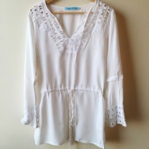 White beach coverup/ tunic 😎